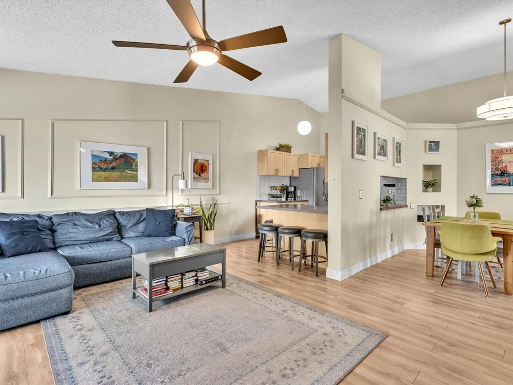 8 Hawthorne Lane Boynton Beach, FL 33426