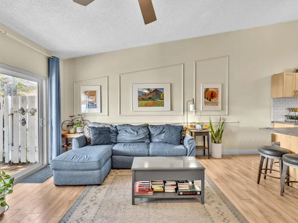 8 Hawthorne Lane Boynton Beach, FL 33426