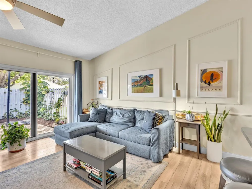 8 Hawthorne Lane Boynton Beach, FL 33426