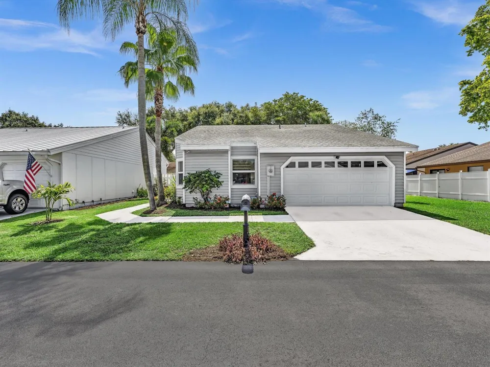 8 Hawthorne Lane Boynton Beach, FL 33426