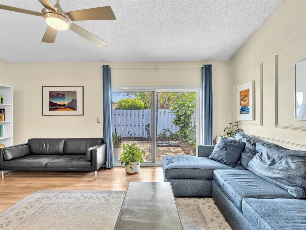 8 Hawthorne Lane Boynton Beach, FL 33426