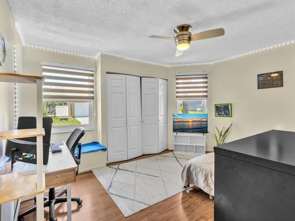 8 Hawthorne Lane Boynton Beach, FL 33426