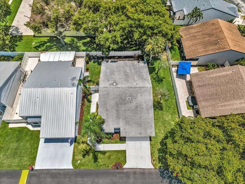 8 Hawthorne Lane Boynton Beach, FL 33426