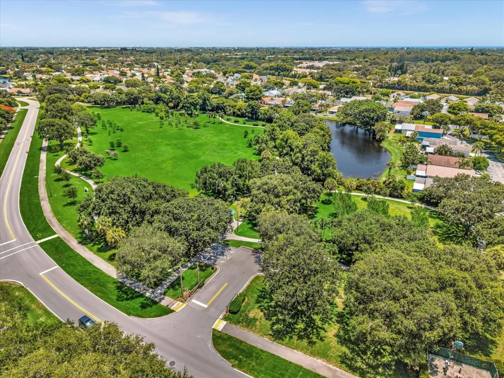 8 Hawthorne Lane Boynton Beach, FL 33426
