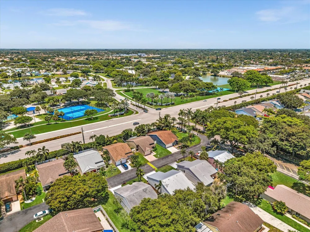 8 Hawthorne Lane Boynton Beach, FL 33426