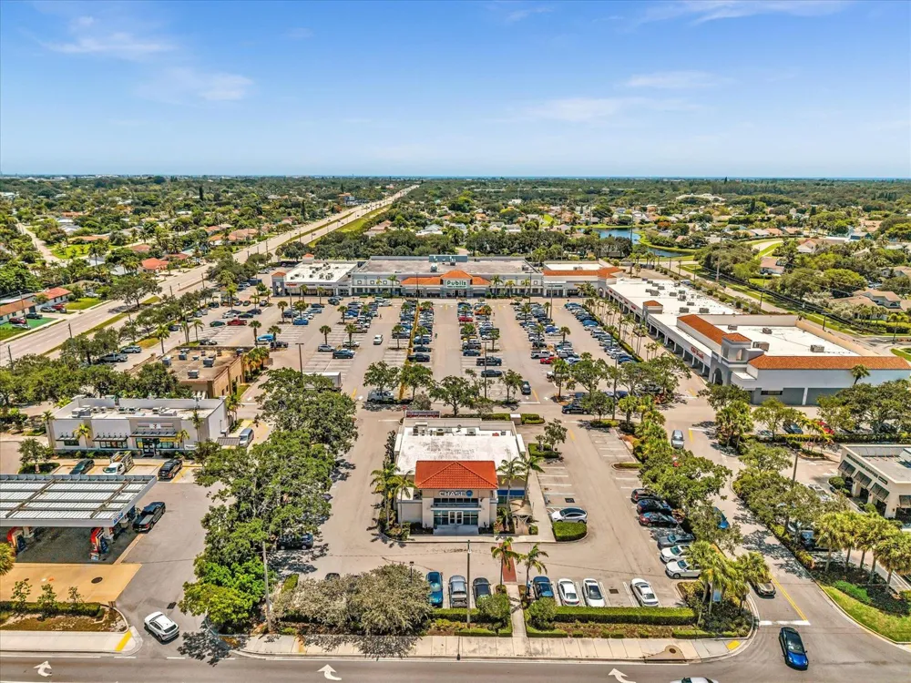 8 Hawthorne Lane Boynton Beach, FL 33426