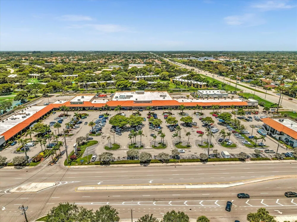 8 Hawthorne Lane Boynton Beach, FL 33426