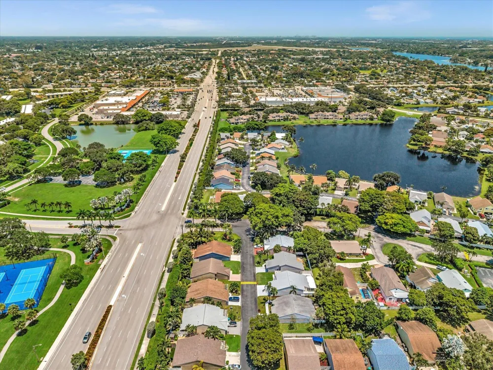 8 Hawthorne Lane Boynton Beach, FL 33426