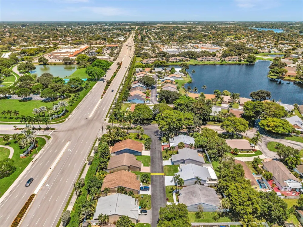 8 Hawthorne Lane Boynton Beach, FL 33426
