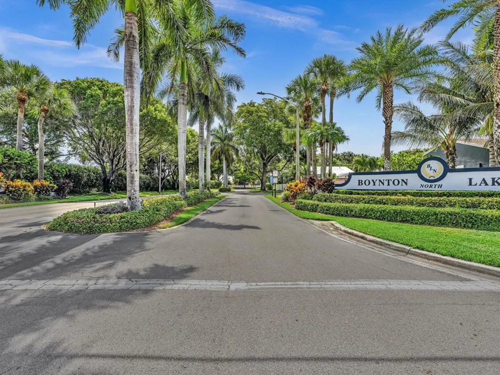 8 Hawthorne Lane Boynton Beach, FL 33426