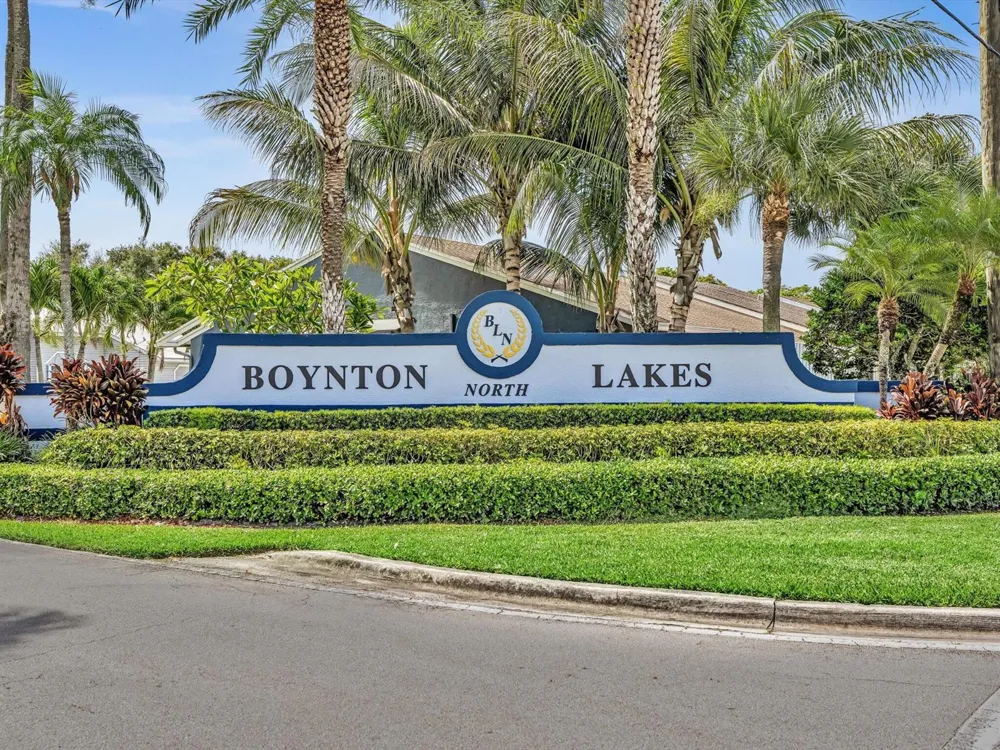 8 Hawthorne Lane Boynton Beach, FL 33426