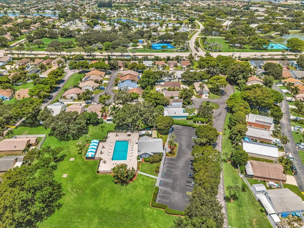 8 Hawthorne Lane Boynton Beach, FL 33426