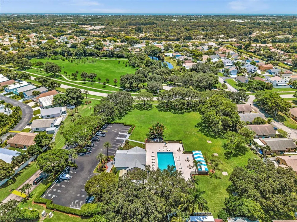 8 Hawthorne Lane Boynton Beach, FL 33426