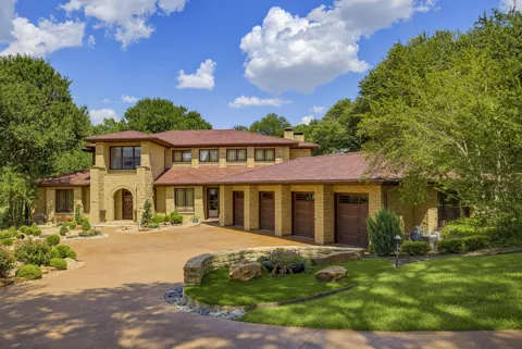 6816 Oak Hill Drive