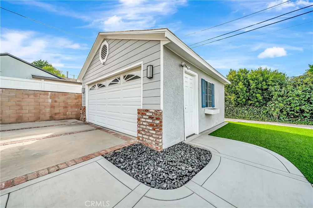 22907 Leonora Dr Woodland Hills, CA 91367