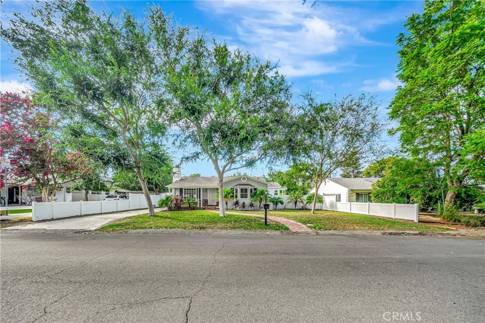 22907 Leonora Dr Woodland Hills, CA 91367