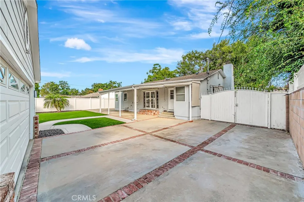 22907 Leonora Dr Woodland Hills, CA 91367
