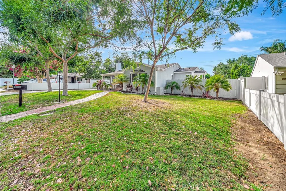 22907 Leonora Dr Woodland Hills, CA 91367