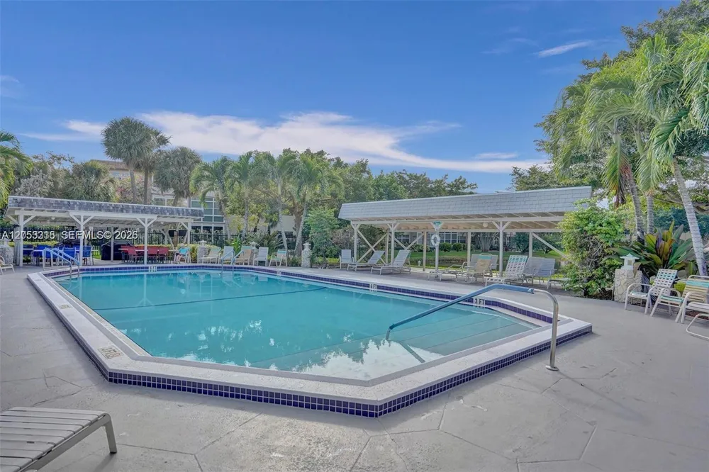 3530 NW 52nd Ave #509 Lauderdale Lakes, FL 33319