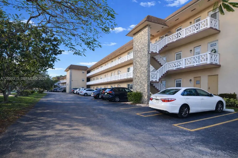 3530 NW 52nd Ave #509 Lauderdale Lakes, FL 33319