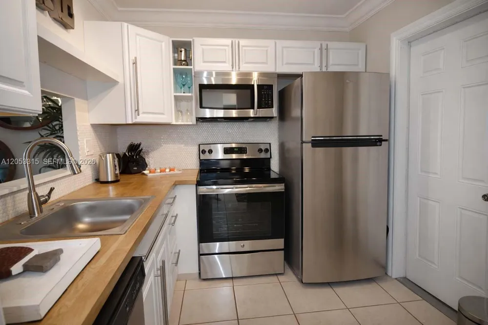 3530 NW 52nd Ave #509 Lauderdale Lakes, FL 33319