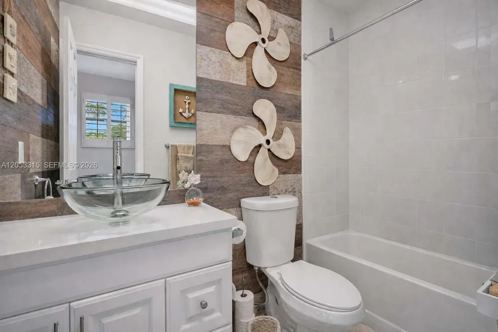 3530 NW 52nd Ave #509 Lauderdale Lakes, FL 33319