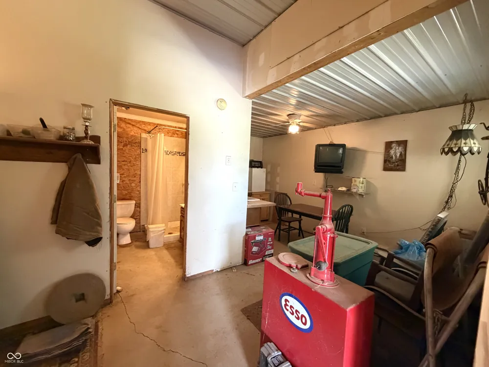 5307 W Division Road Tipton, IN 46072