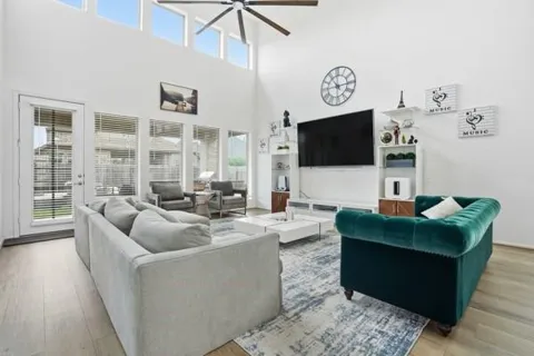 1402 Hudgins Pass