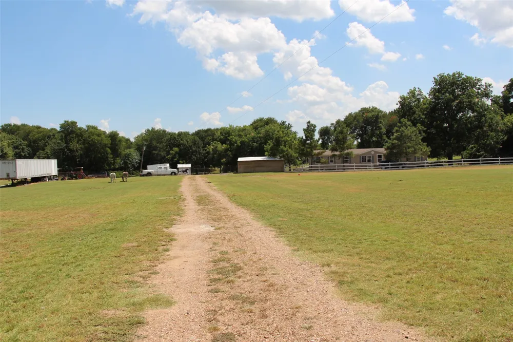 1199 County Road 1245 Savoy, TX 75479