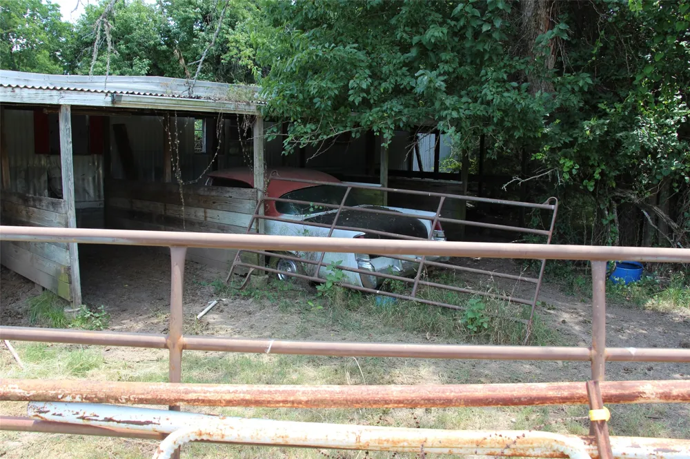 1199 County Road 1245 Savoy, TX 75479