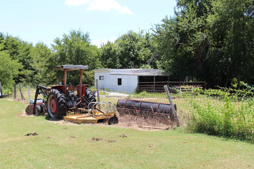1199 County Road 1245 Savoy, TX 75479