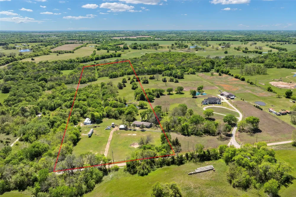 1199 County Road 1245 Savoy, TX 75479