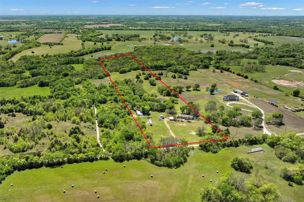 1199 County Road 1245 Savoy, TX 75479