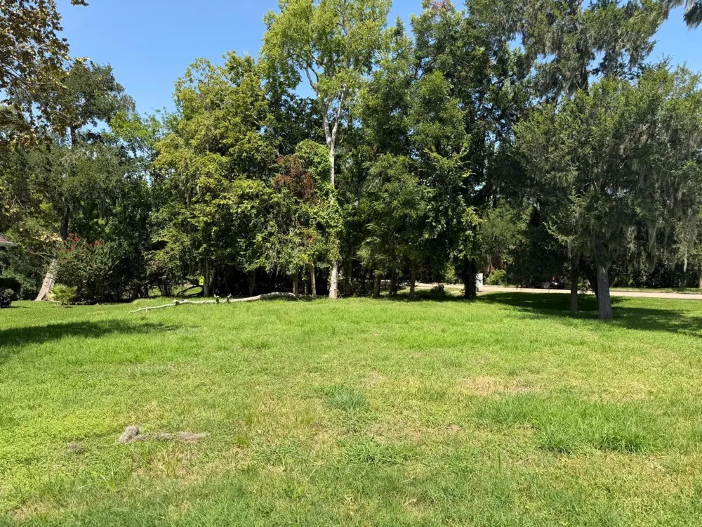 4211 Woodlake Lane Missouri City, TX 77459