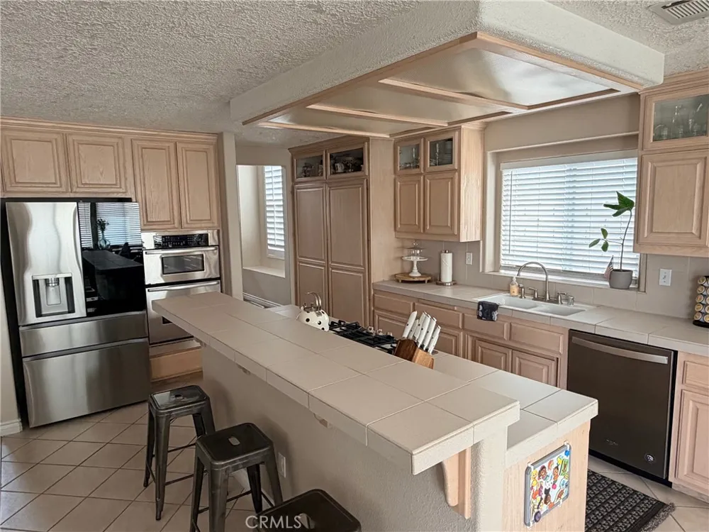 18285 Harbor Drive Victorville, CA 92395