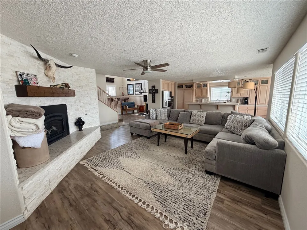 18285 Harbor Drive Victorville, CA 92395
