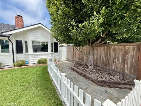 190 Costa Mesa #B