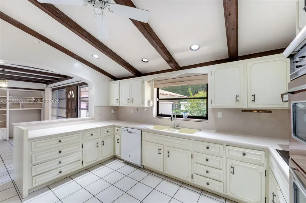 11950 SW 67 Ct Pinecrest, FL 33156