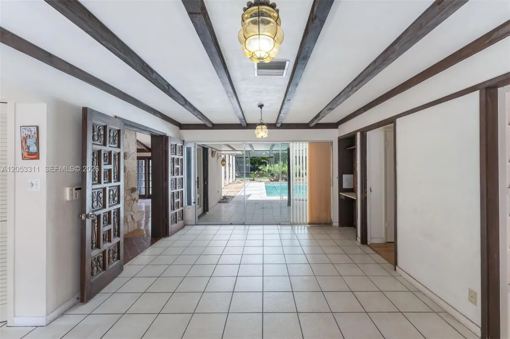 11950 SW 67 Ct Pinecrest, FL 33156