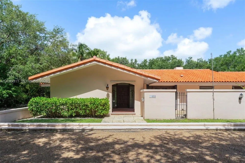 11950 SW 67 Ct Pinecrest, FL 33156