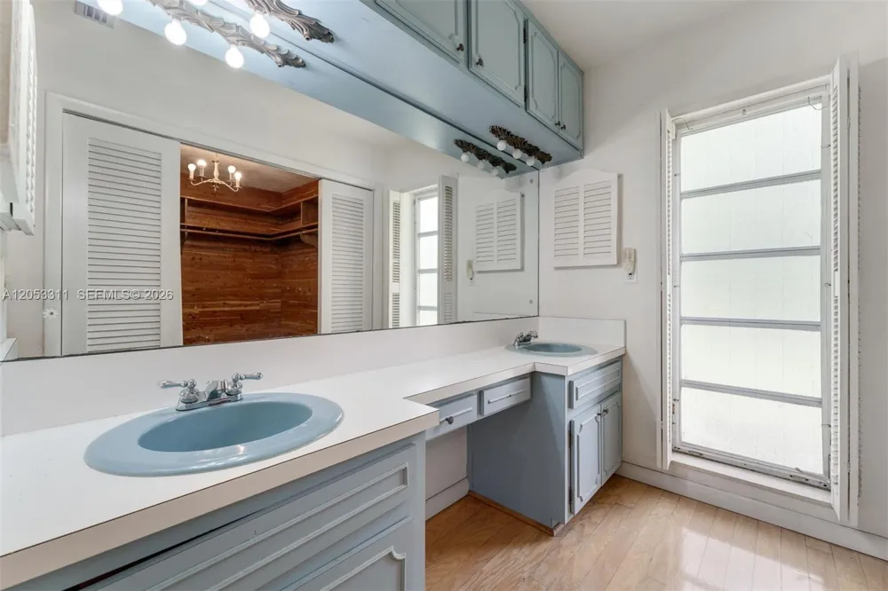 11950 SW 67 Ct Pinecrest, FL 33156