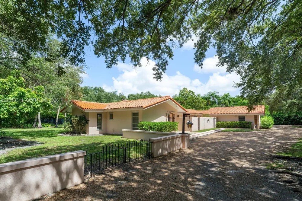 11950 SW 67 Ct Pinecrest, FL 33156