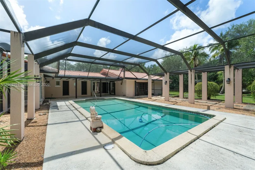 11950 SW 67 Ct Pinecrest, FL 33156