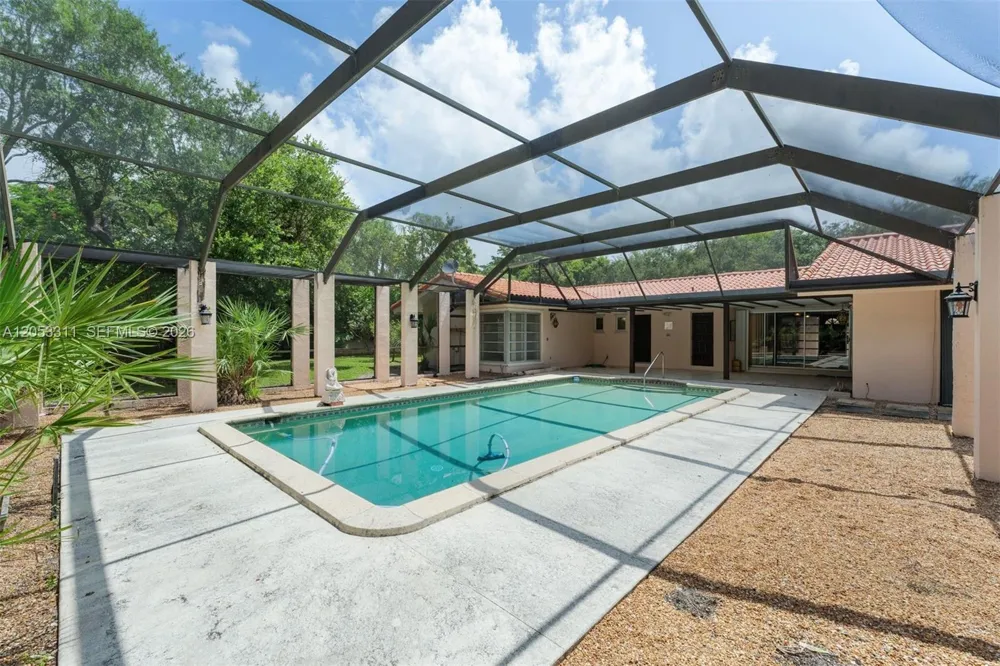 11950 SW 67 Ct Pinecrest, FL 33156