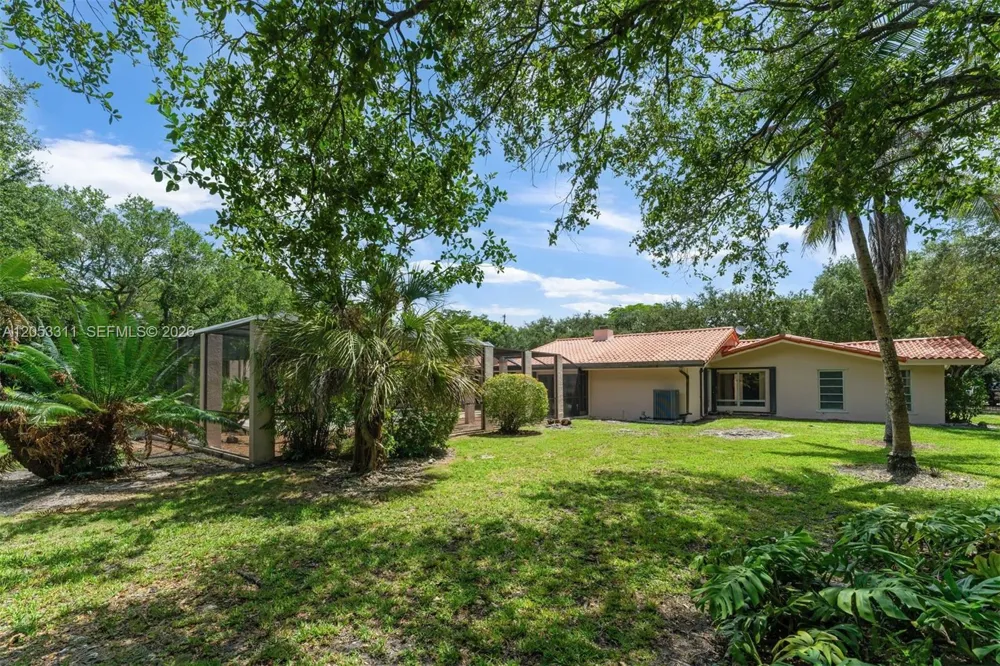 11950 SW 67 Ct Pinecrest, FL 33156