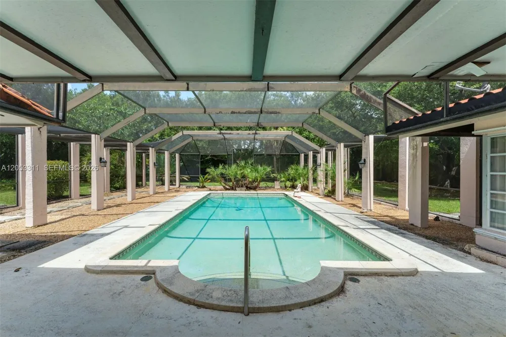 11950 SW 67 Ct Pinecrest, FL 33156