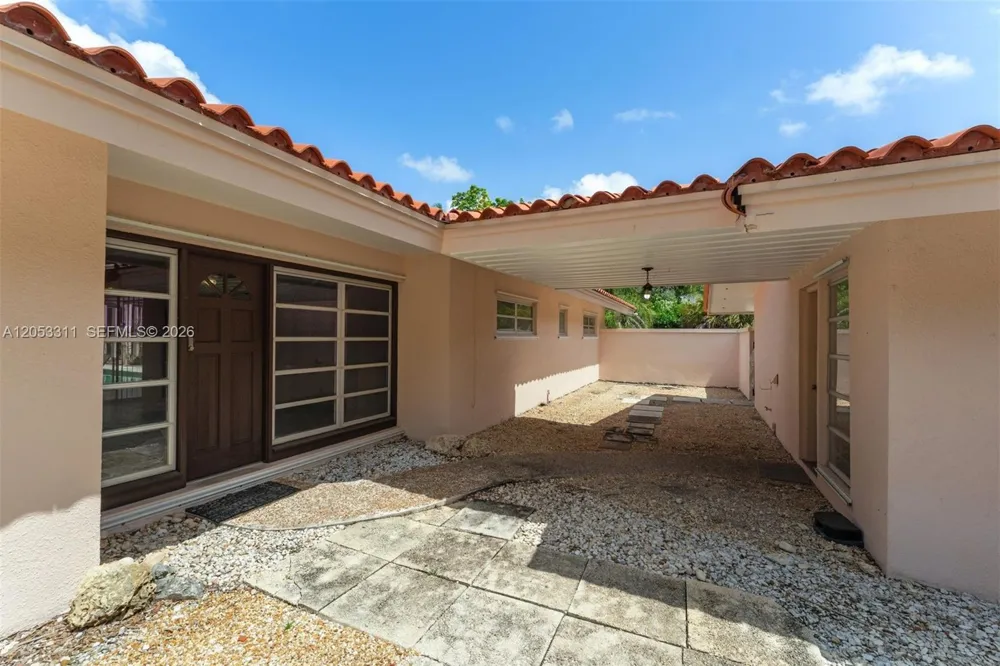 11950 SW 67 Ct Pinecrest, FL 33156