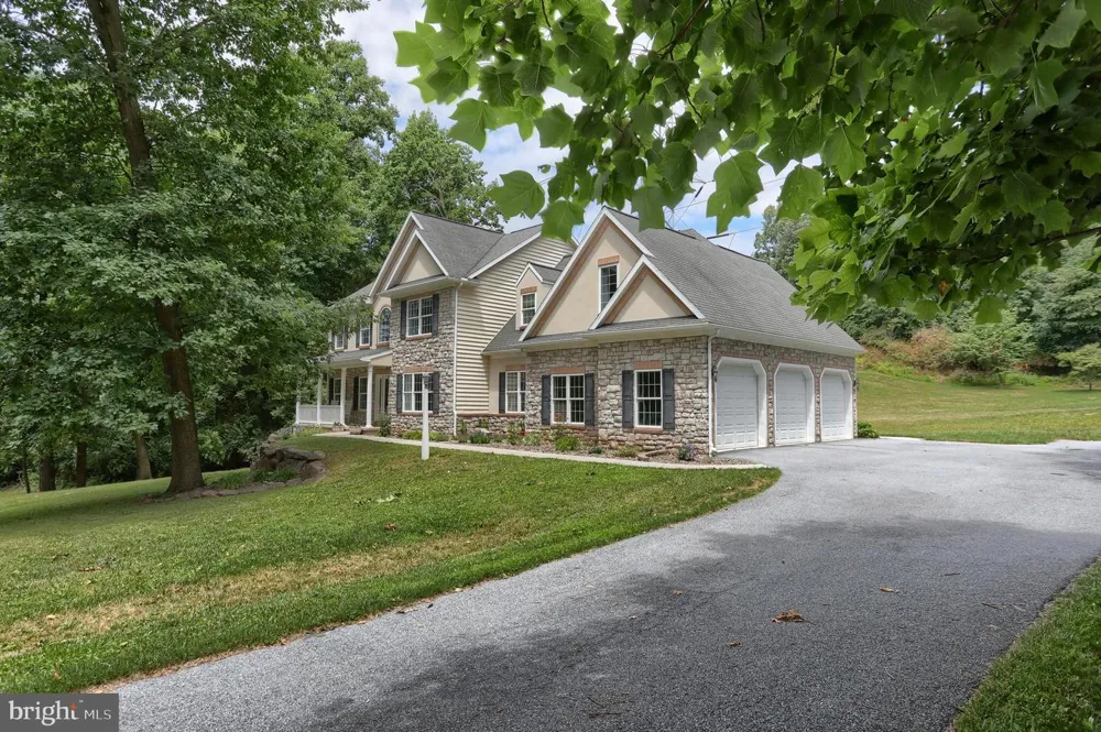 304 IRON VALLEY DRIVE Lebanon, PA 17042