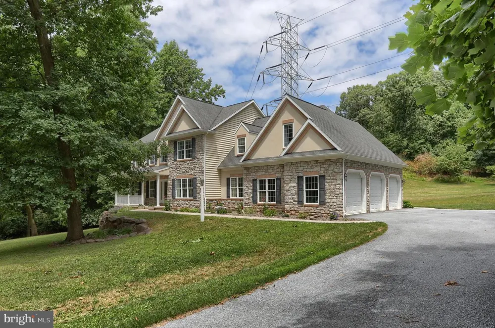 304 IRON VALLEY DRIVE Lebanon, PA 17042