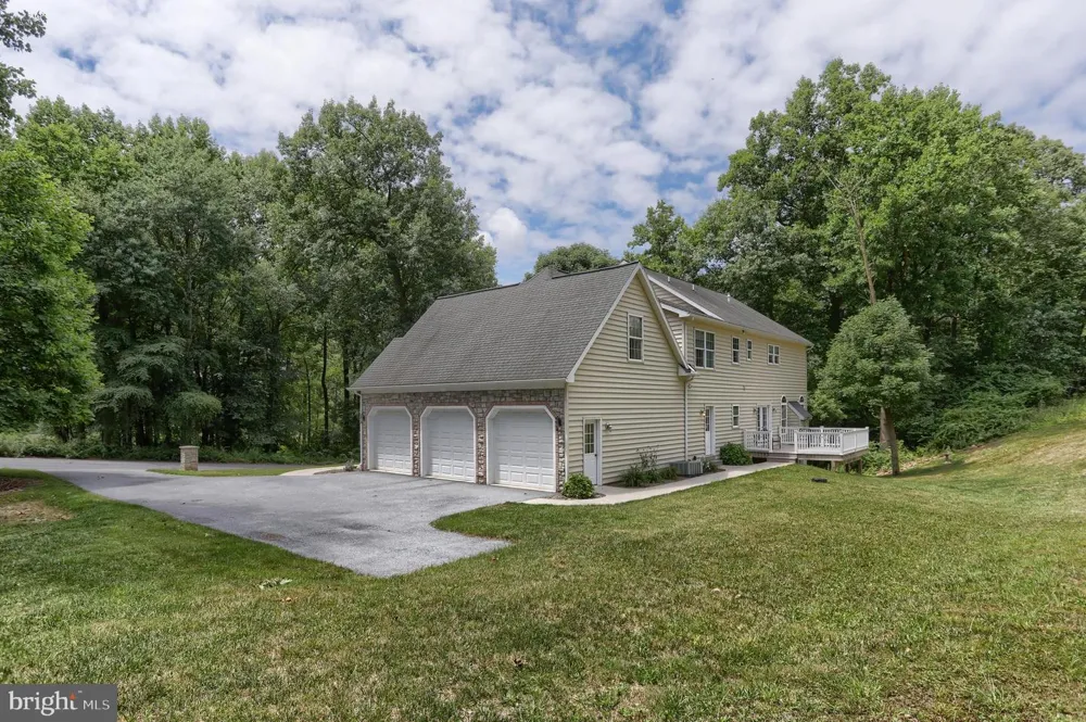 304 IRON VALLEY DRIVE Lebanon, PA 17042